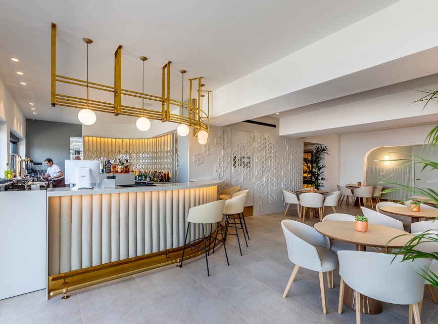 Lounge Bar at Hotel Illa d'Or Lounge Bar with an illuminated counter, stools and round tables in an elegant part of the Hotel Illa d'Or
