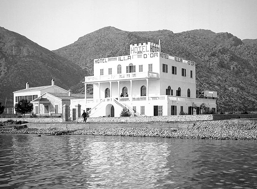 Hotel Illa d'Or in 1929 Vintage photograph of the Hotel Illa d'Or, with hardly any buildings around it