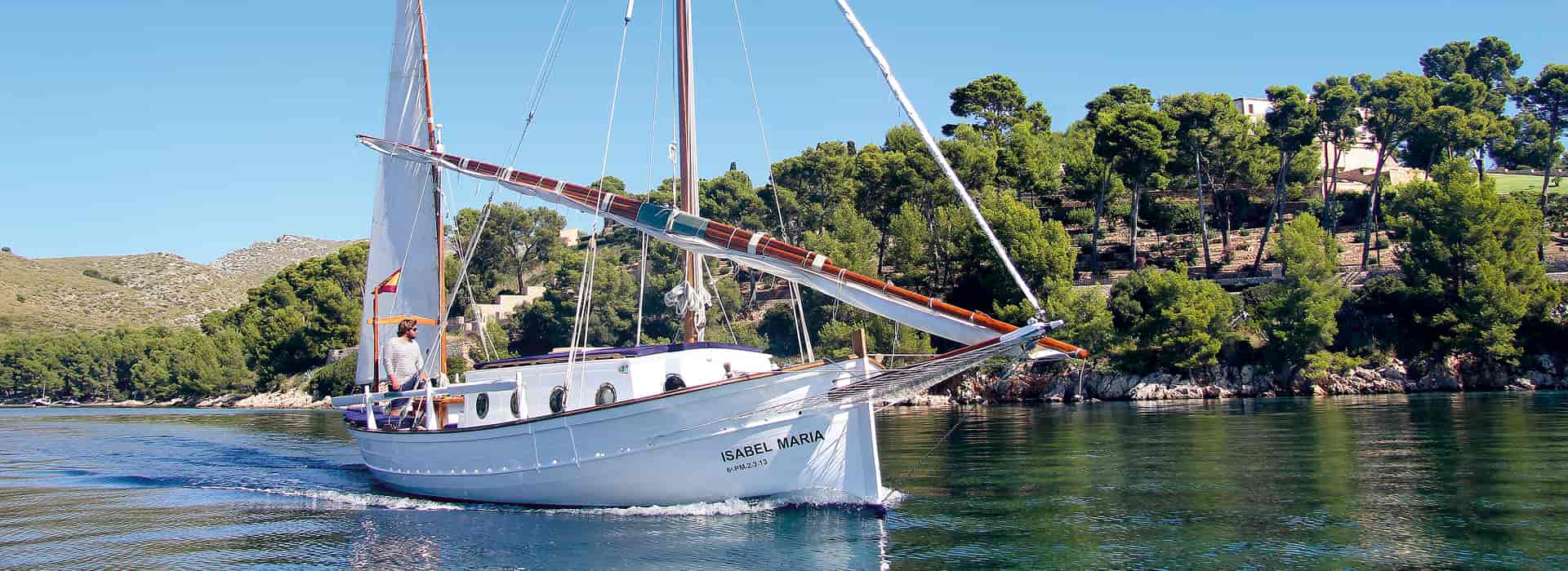 Hotel Illa d'Or | Boat Trips The sailing yacht Isabel María sailing in the waters off Puerto Pollensa