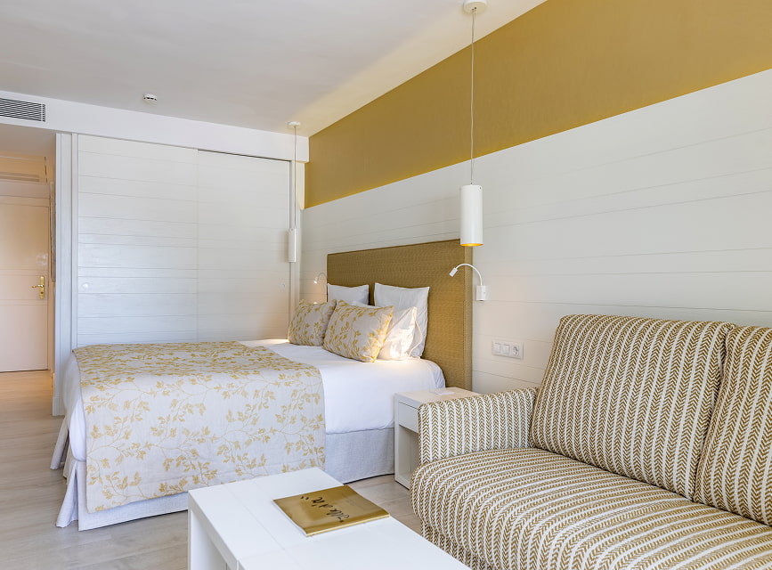 Sea view with balcony room with double bed, upholstered sofa bed and coffee table